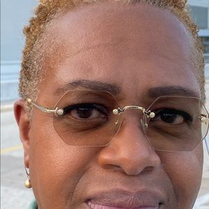 Meet your Posher, Sonia h